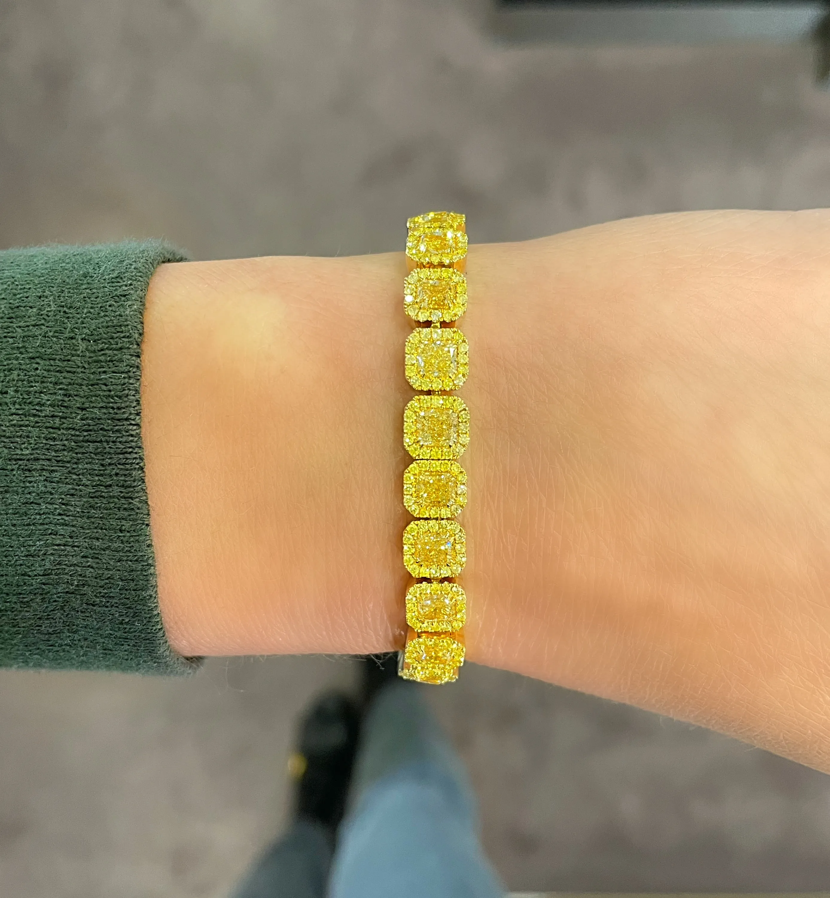18K Yellow Gold Yellow Diamond Tennis Bracelet (16.36ctw)