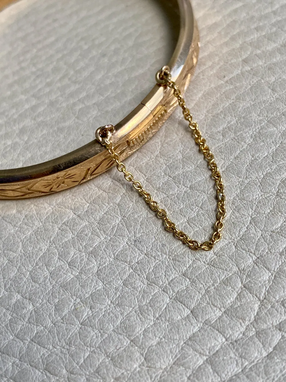 1950 Finnish Hinged Bangle with Botanical Flowers and Leaves Engraved Pattern 14k Yellow Gold - 6.8 inch interior