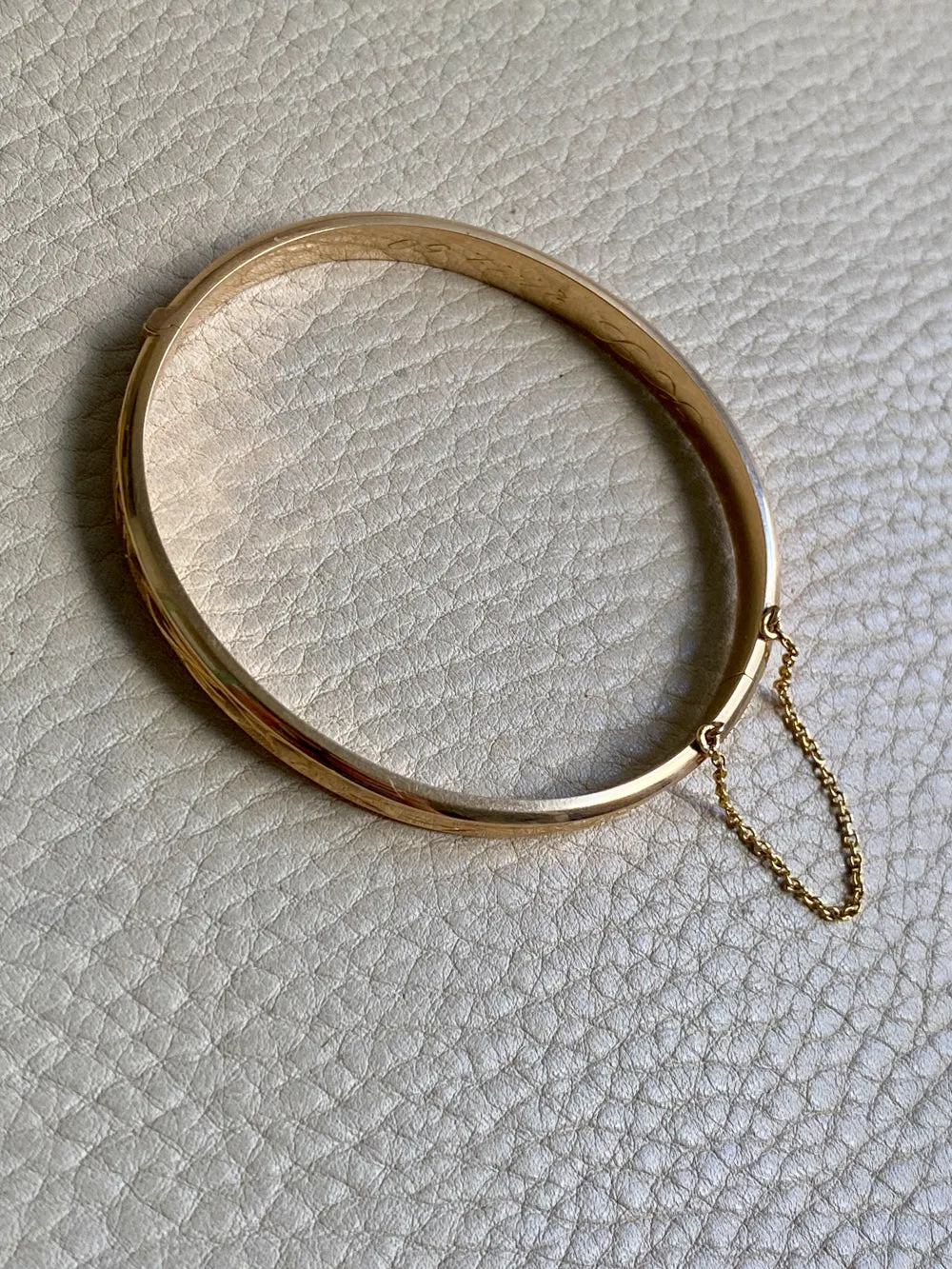 1950 Finnish Hinged Bangle with Botanical Flowers and Leaves Engraved Pattern 14k Yellow Gold - 6.8 inch interior