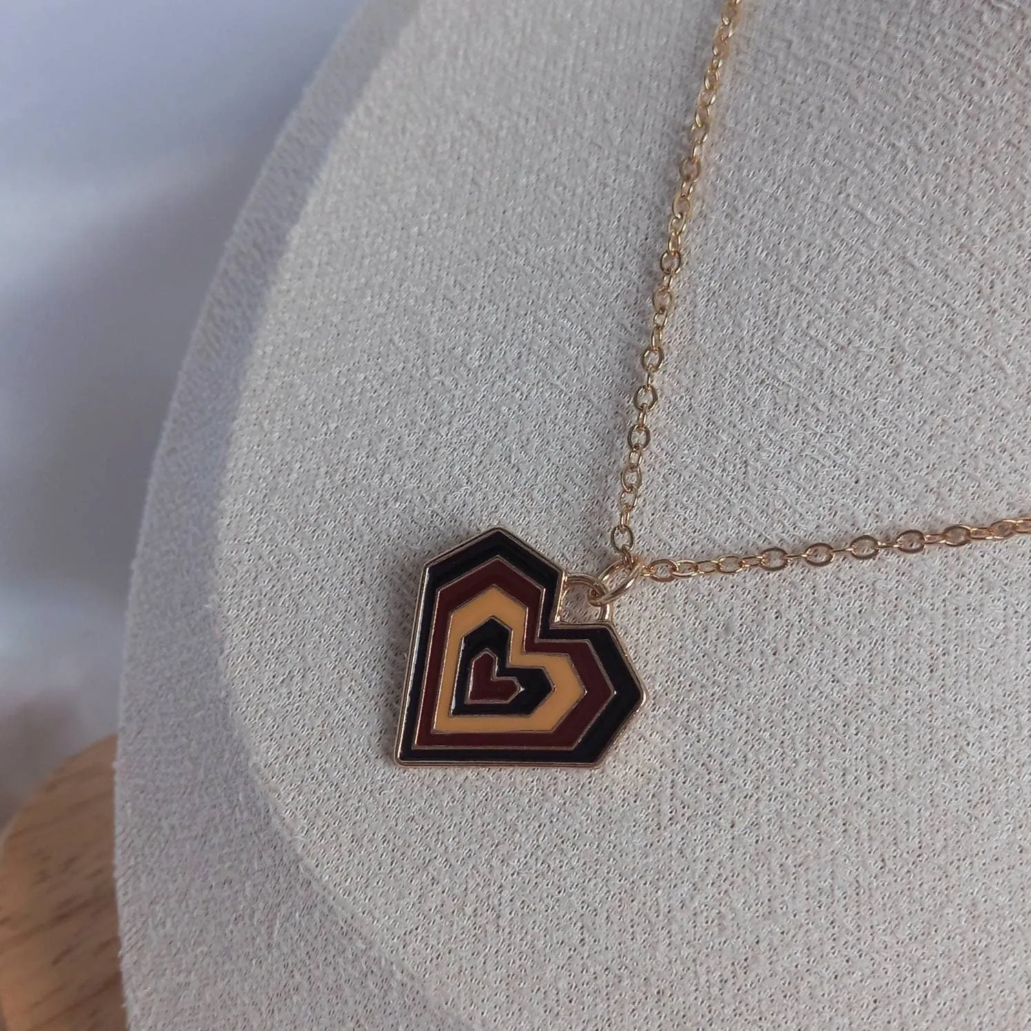 Brown & Gold Retro Heart Necklace -  70's Style Necklace,Vintage Style,Gold Necklaces In The UK,Heart Jewellery,Heart Necklaces In The UK