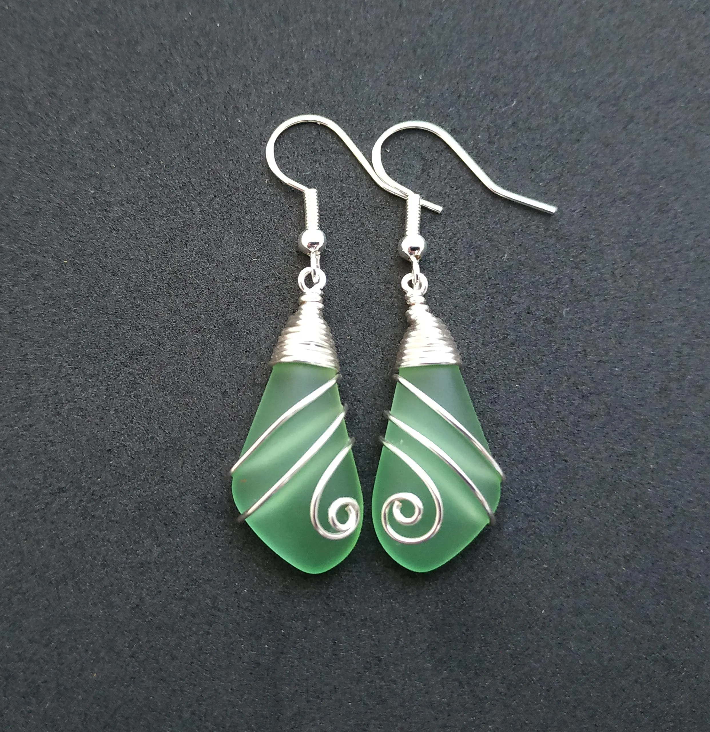Hawaiian Jewelry Sea Glass Earrings, Wire Peridot Earrings Green Earrings, Beachy Sea Glass Jewelry Birthday Gift(August Birthstone Jewelry)