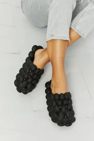 Hazel Blues® |  Laid Back Bubble Slides in Black