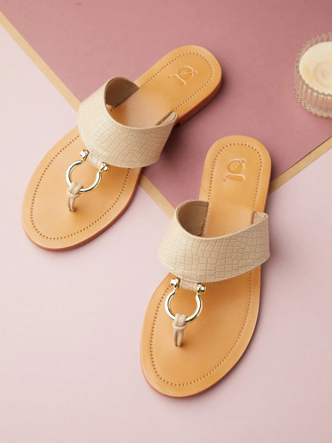 HORSE SHOE THONGS