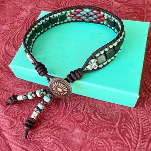 Lariat bracelet turquoise/red center motif