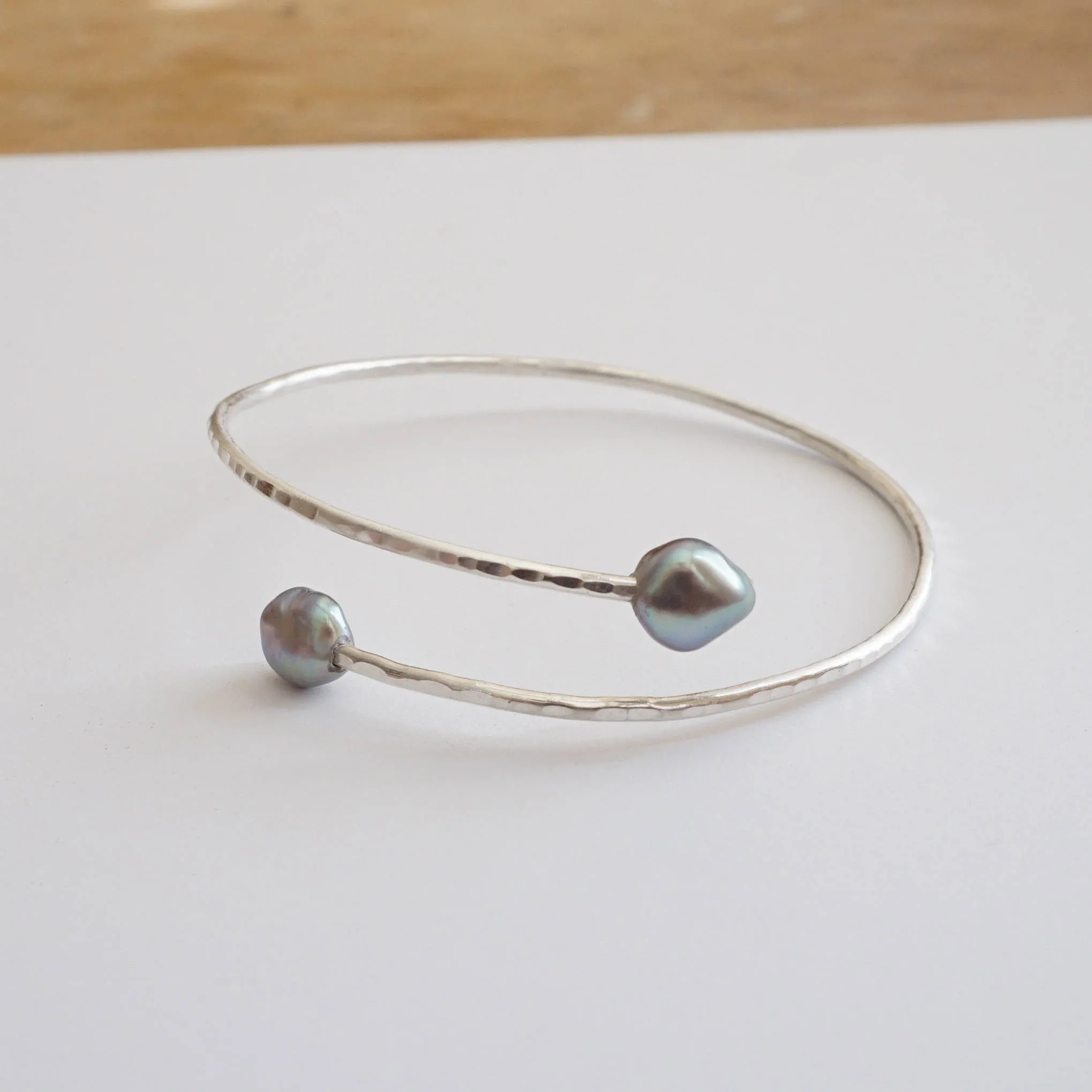Modern Elegance Hand-Made Double Pearl 2mm Hammered Bangle Bracelet - 0232