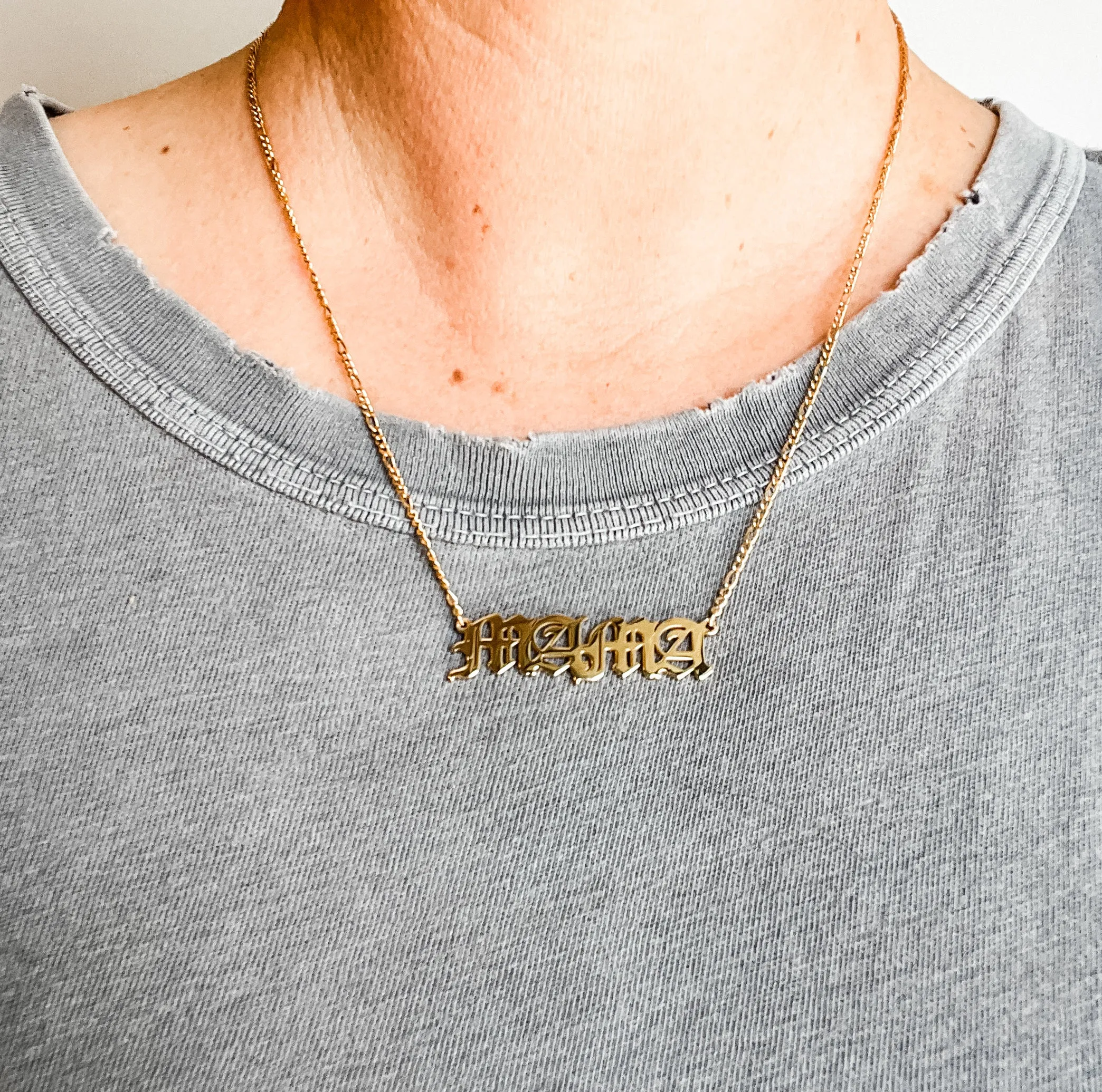 NAME NECKLACE Gothic font curb chain