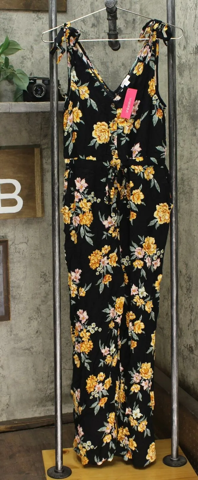 NWT Xhilaration Floral Print Sleeveless V-Neck Button-Front Jumpsuit. TARJ191J S