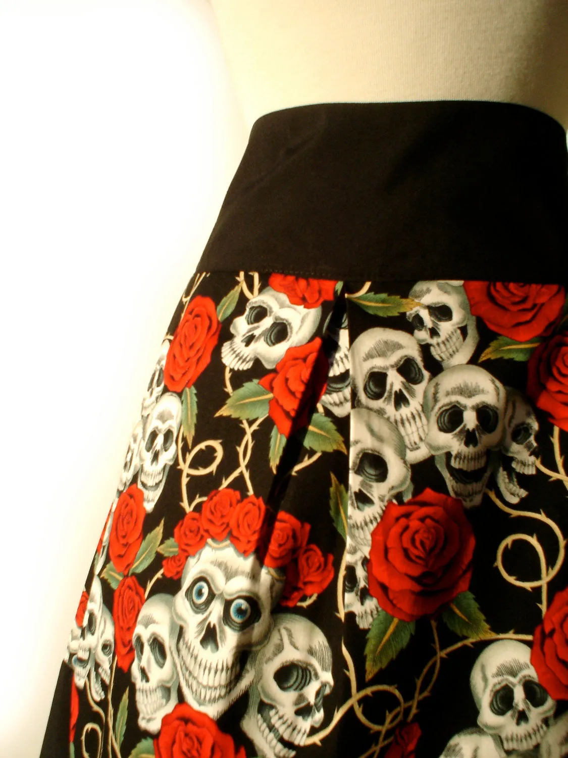 Pinup Skulls and Roses Skirt(red roses) S-RS747
