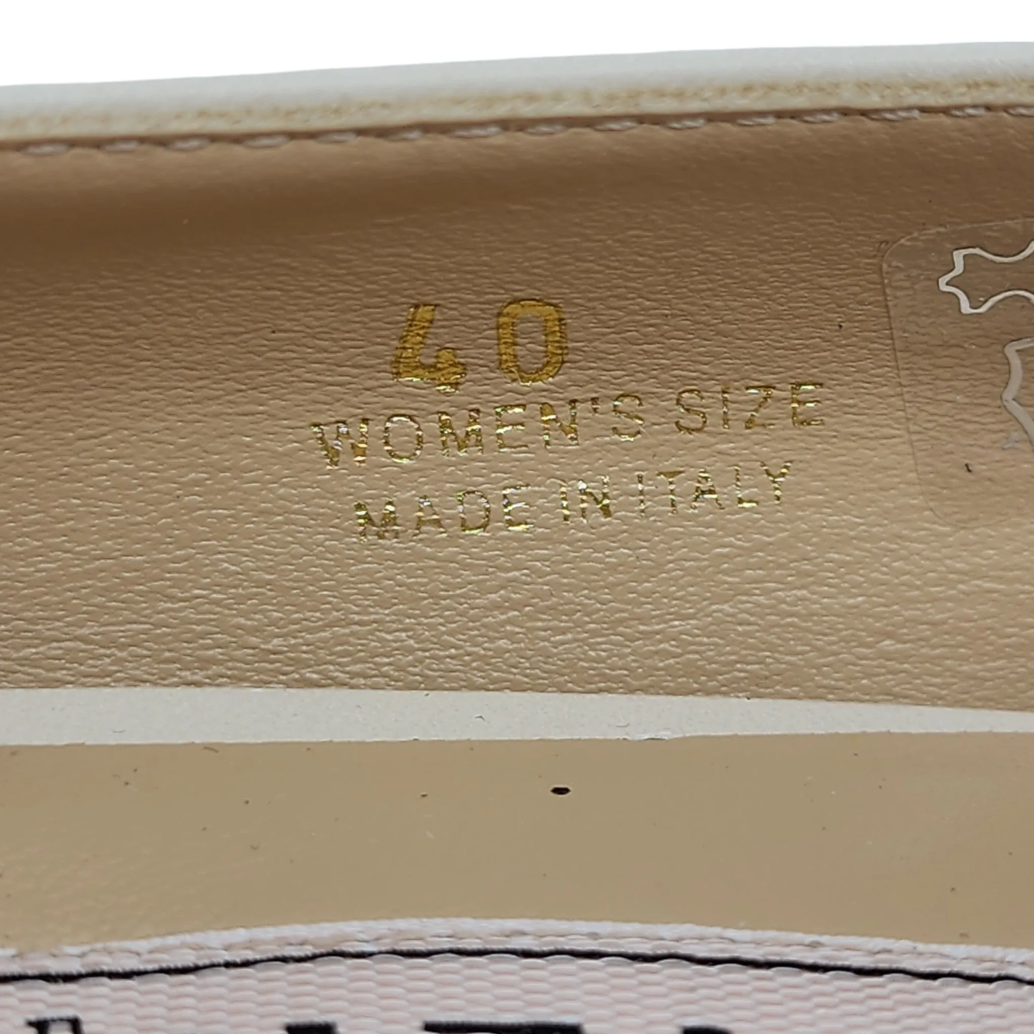 Roger Vivier Gommettine Ball Ballet Flats - Leather - Beige - 40