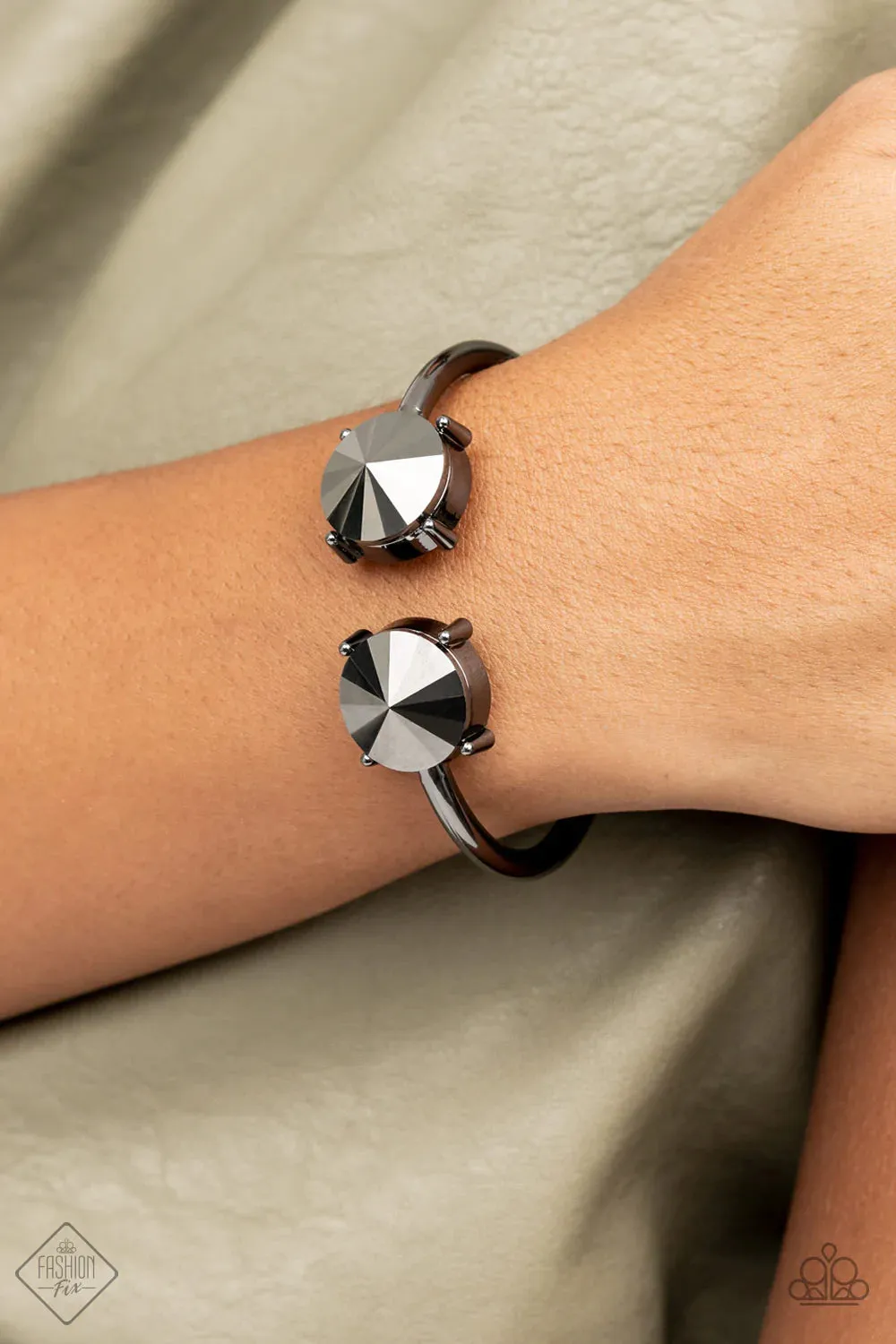 Spark and Sizzle - Black Bracelet (MM-0921)