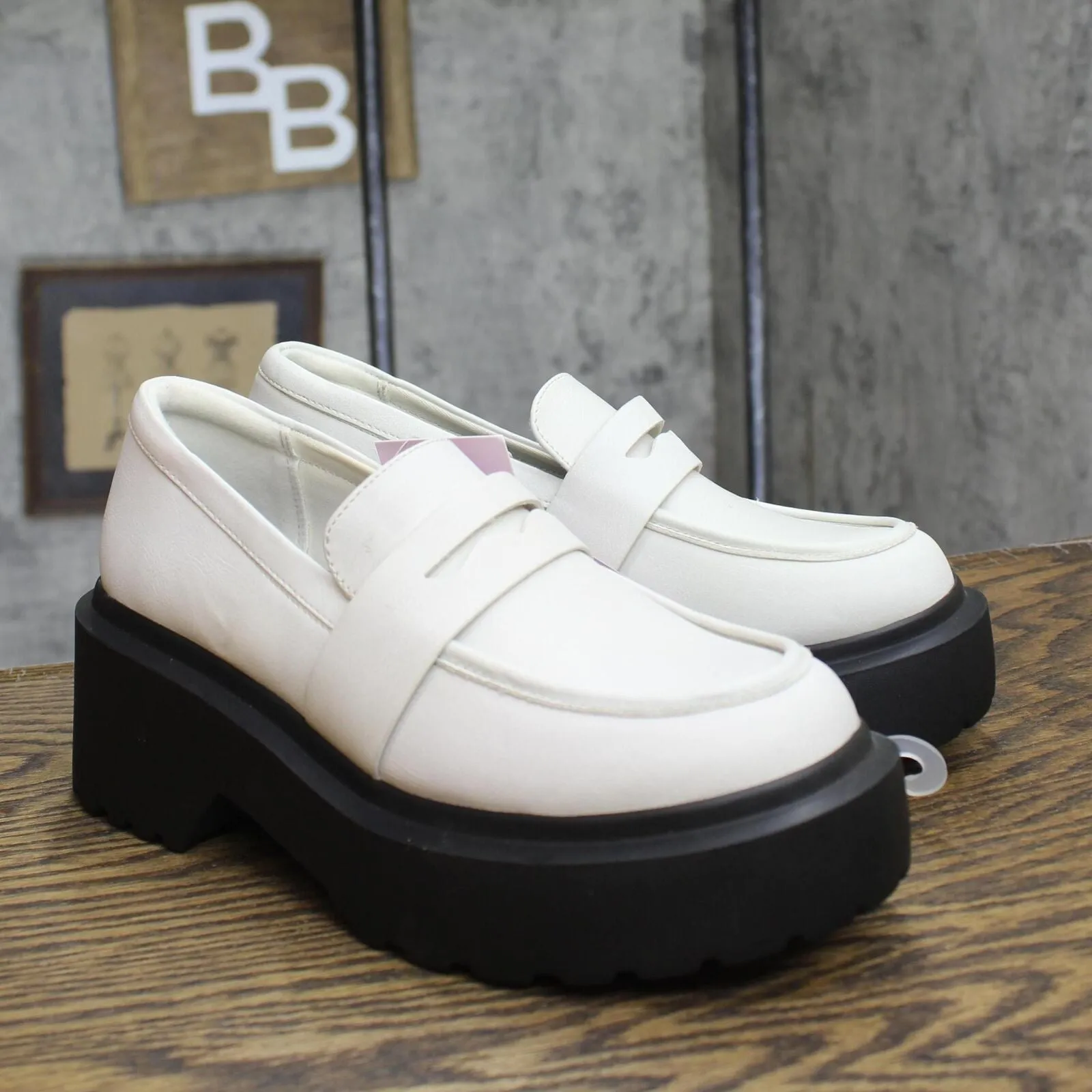 Wild Fable Womens Lacey Loafer Flats with Memory Foam Insole 87930113 White 6.5M
