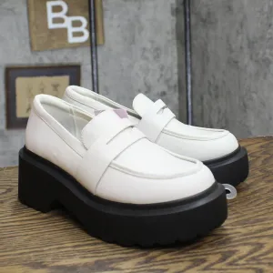 Wild Fable Womens Lacey Loafer Flats with Memory Foam Insole 87930113 White 6.5M