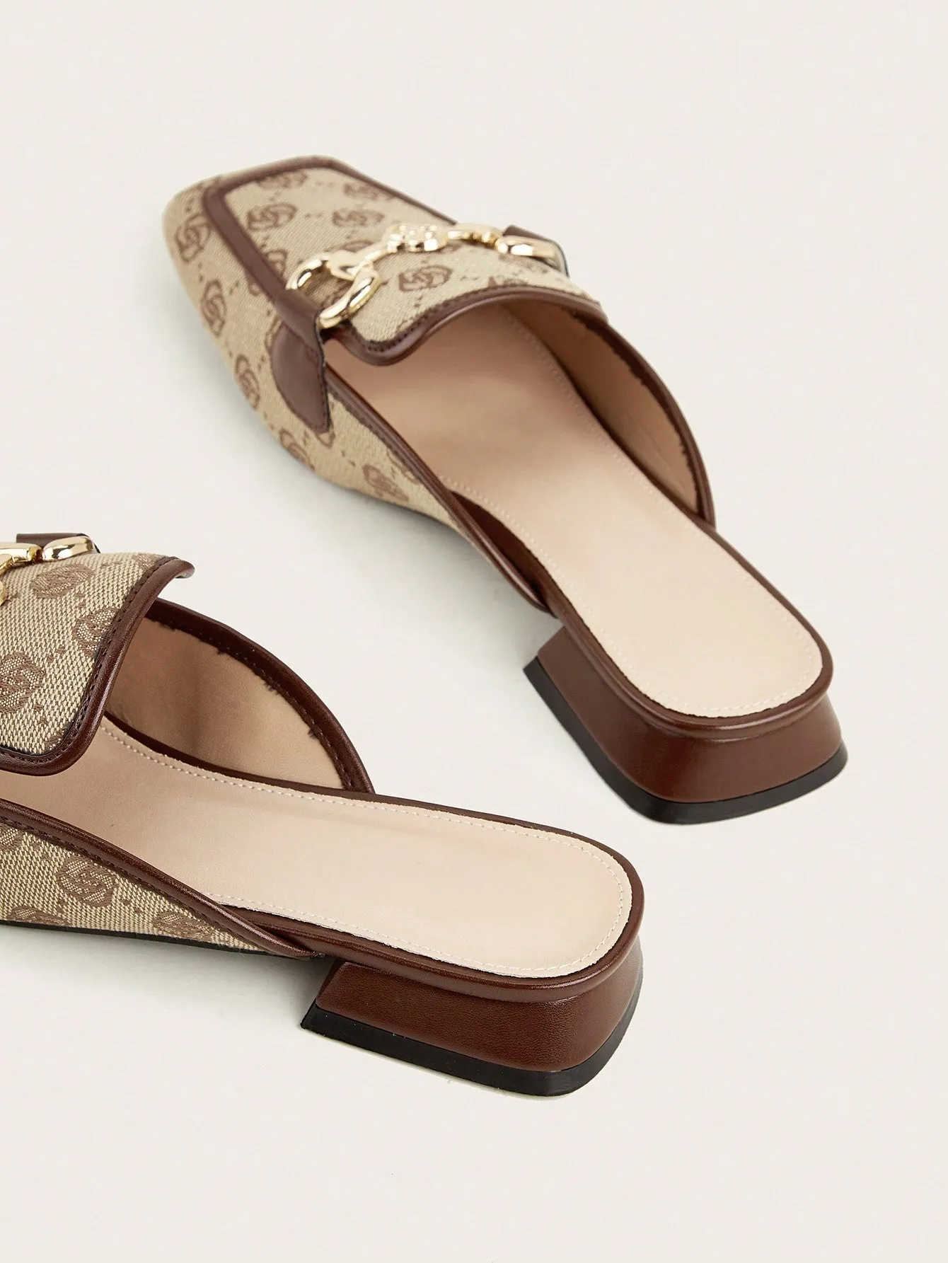 Women's Flat Square Toe Embroidery Fashion Buckle Mules