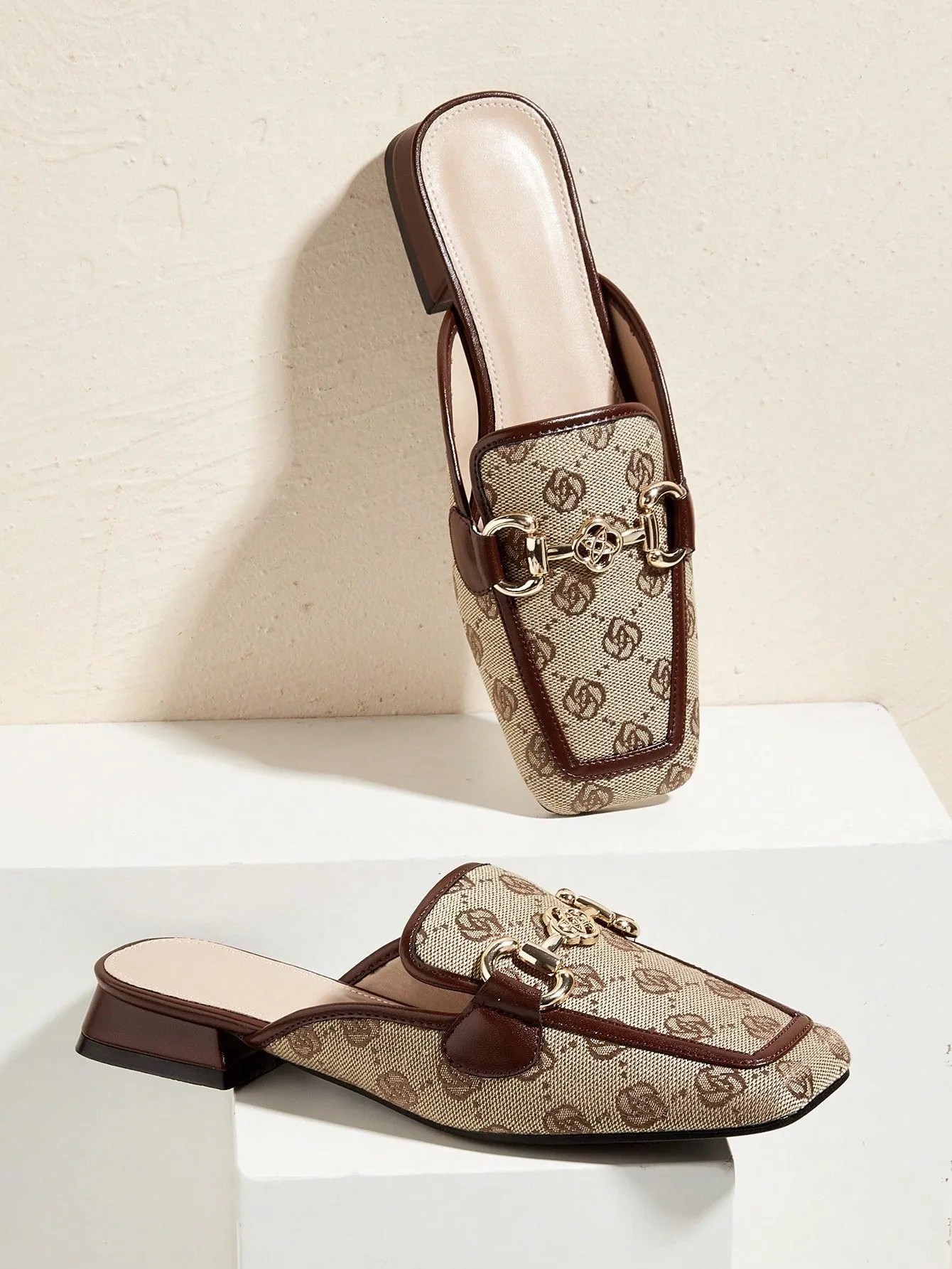 Women's Flat Square Toe Embroidery Fashion Buckle Mules